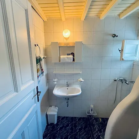 Stylish 2 Bd Escape With Patio At Ornos (Mykonos)