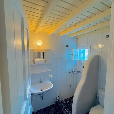 Apartment Stylish 2 Bd Escape With Patio At