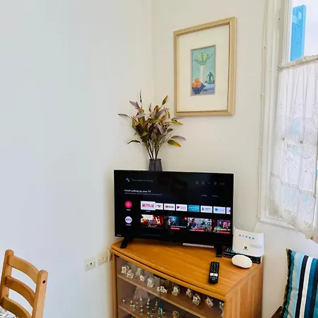 Stylish 2 Bd Escape With Patio At אורנוס